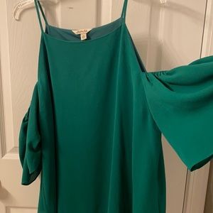 Green cold shoulder blouse xl.
